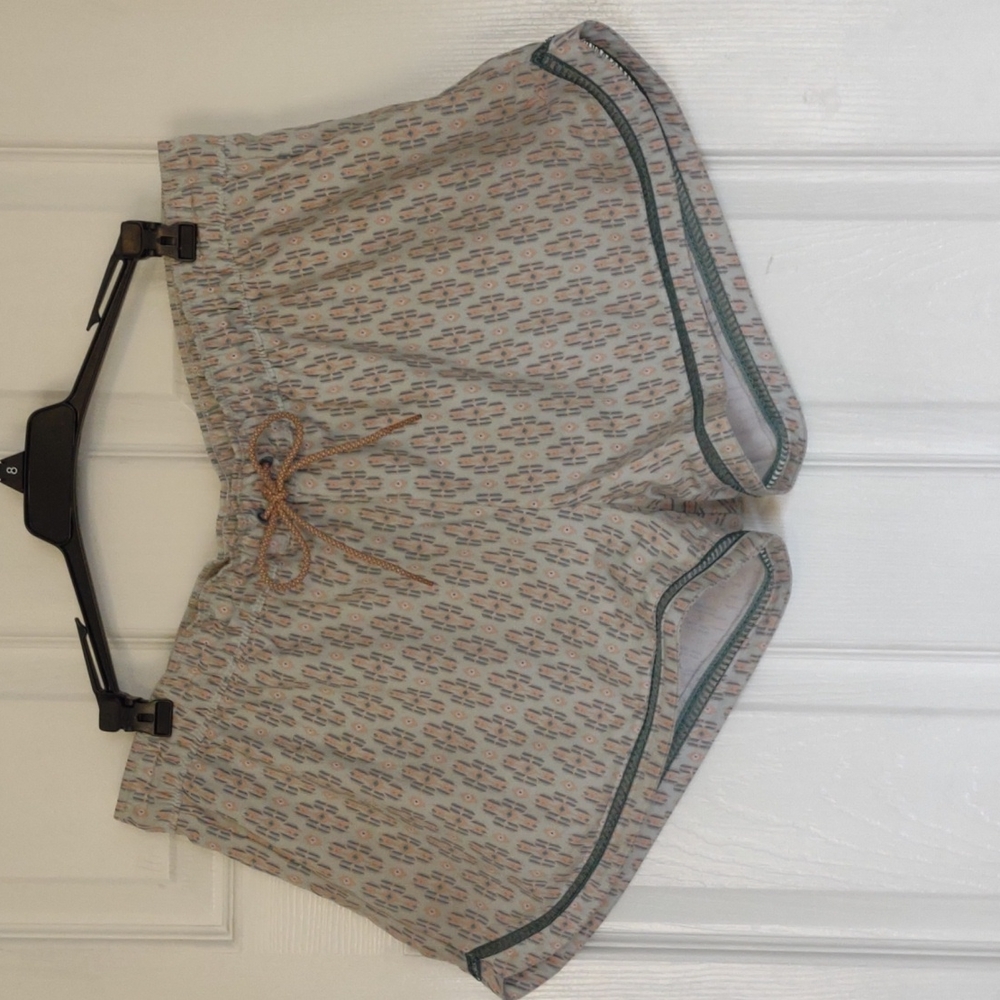 Prana 3 inch drawstring shorts. Size L
